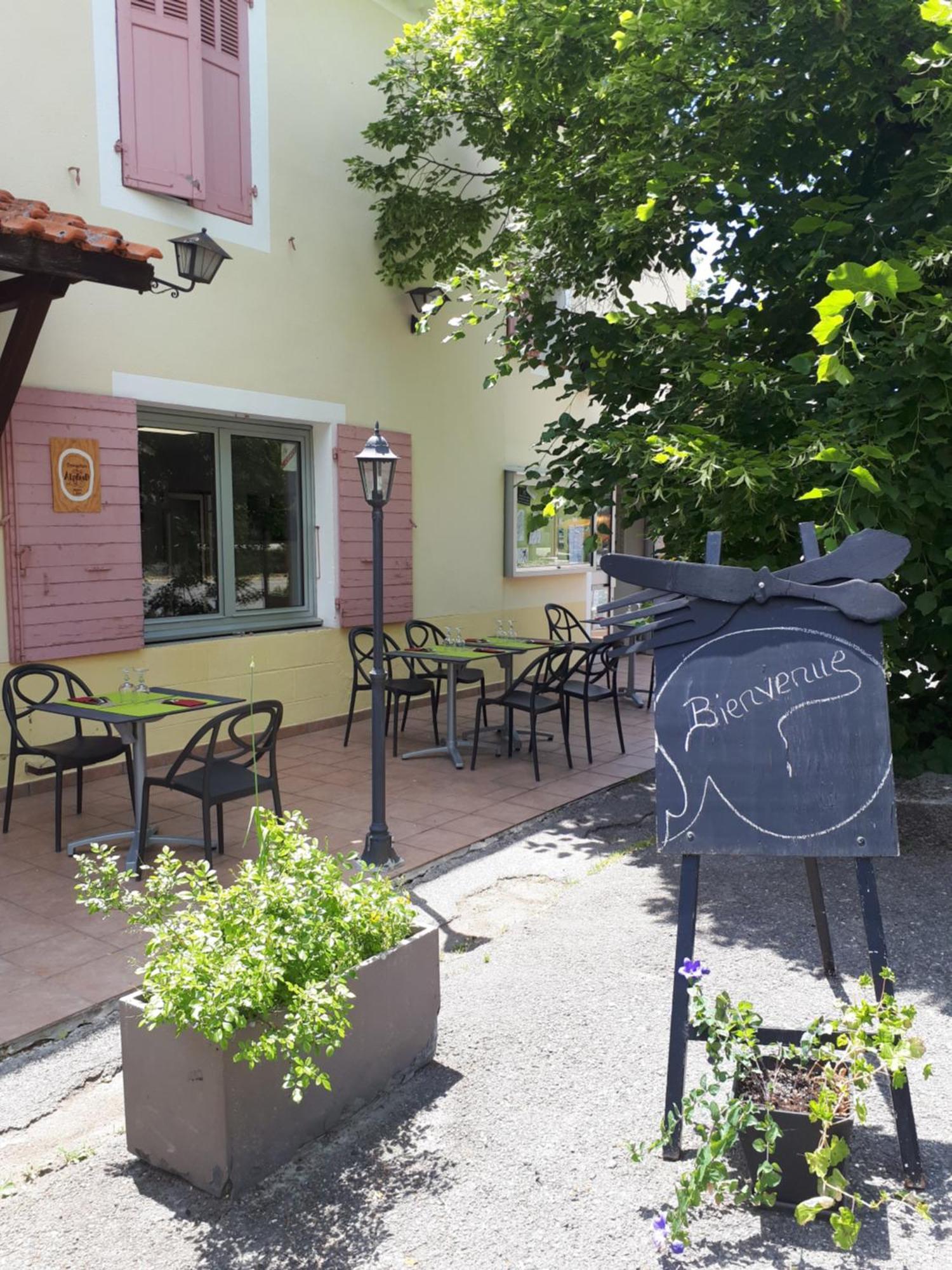 Logis Hotel Le Ceans Orpierre Екстериор снимка